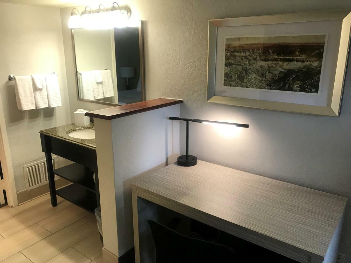 Best Western Innsuites Phoenix Hotel & Suites Exteriér fotografie